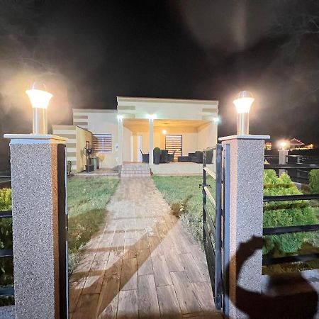 Villaversa Улцинь Экстерьер фото