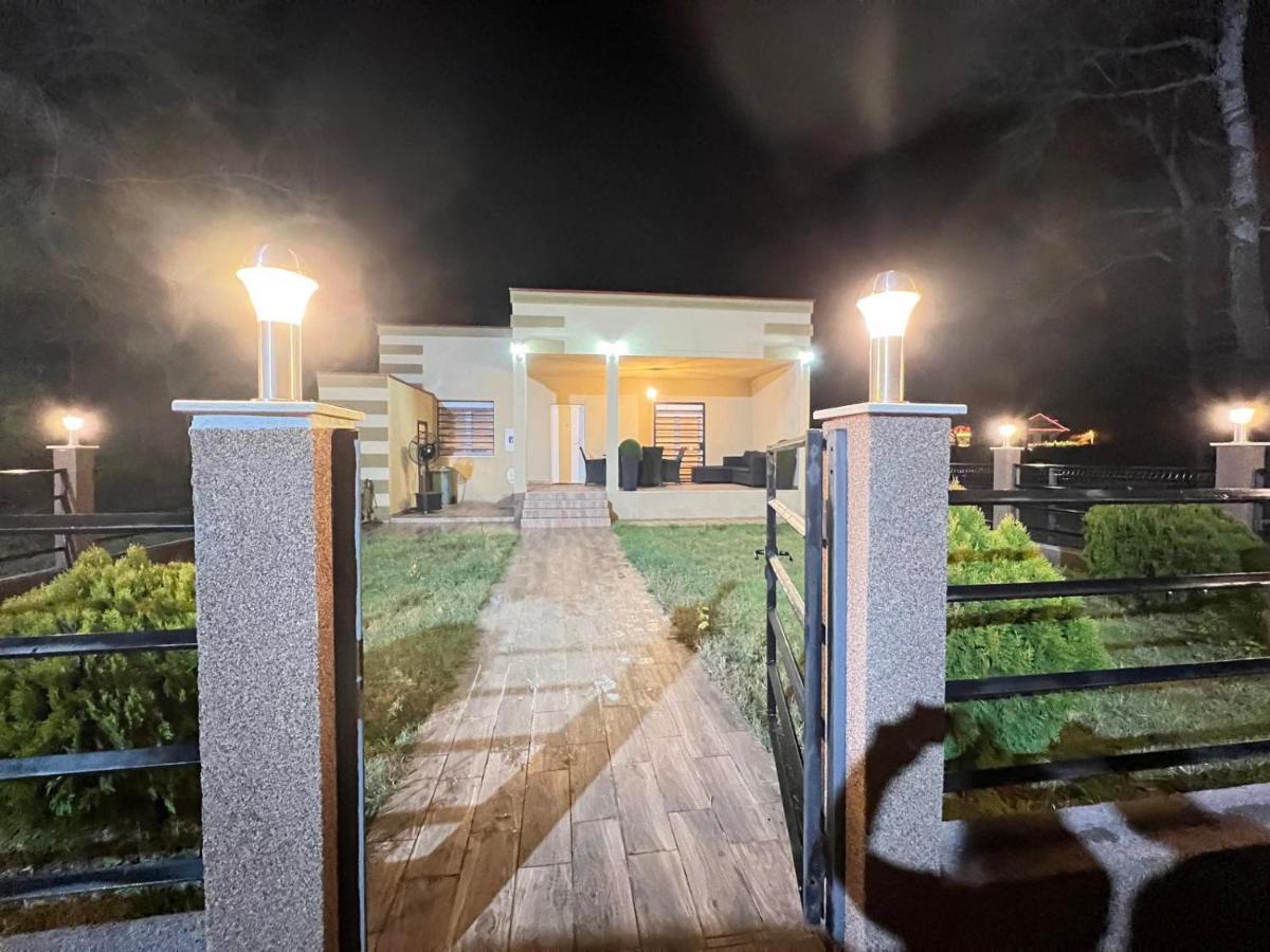 Villaversa Улцинь Экстерьер фото
